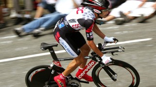 欧冠为什么是北京时间的,为什么欧冠都是在2点45分